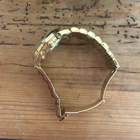 Michael Kors gold watch - Picture 2 of 9